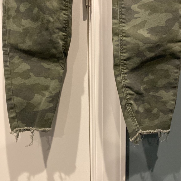 Old Navy rockstar super skinny camouflage jeans - Picture 3 of 5